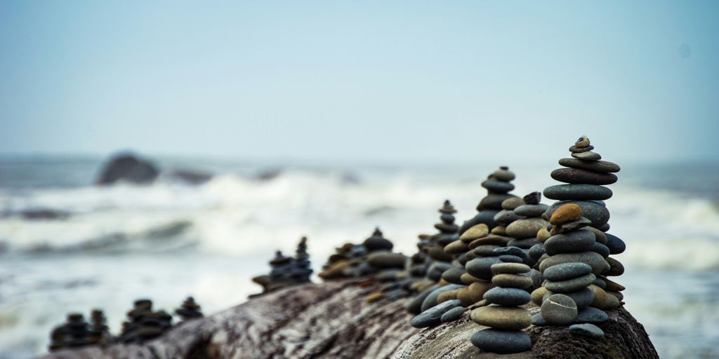 shallow focus photography of rock formation